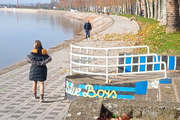 Sunčanje u studenom? Hladno je, samo 4C 